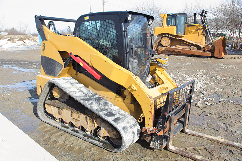 Bobcat with Camso Rubber Tracks at a consruction site